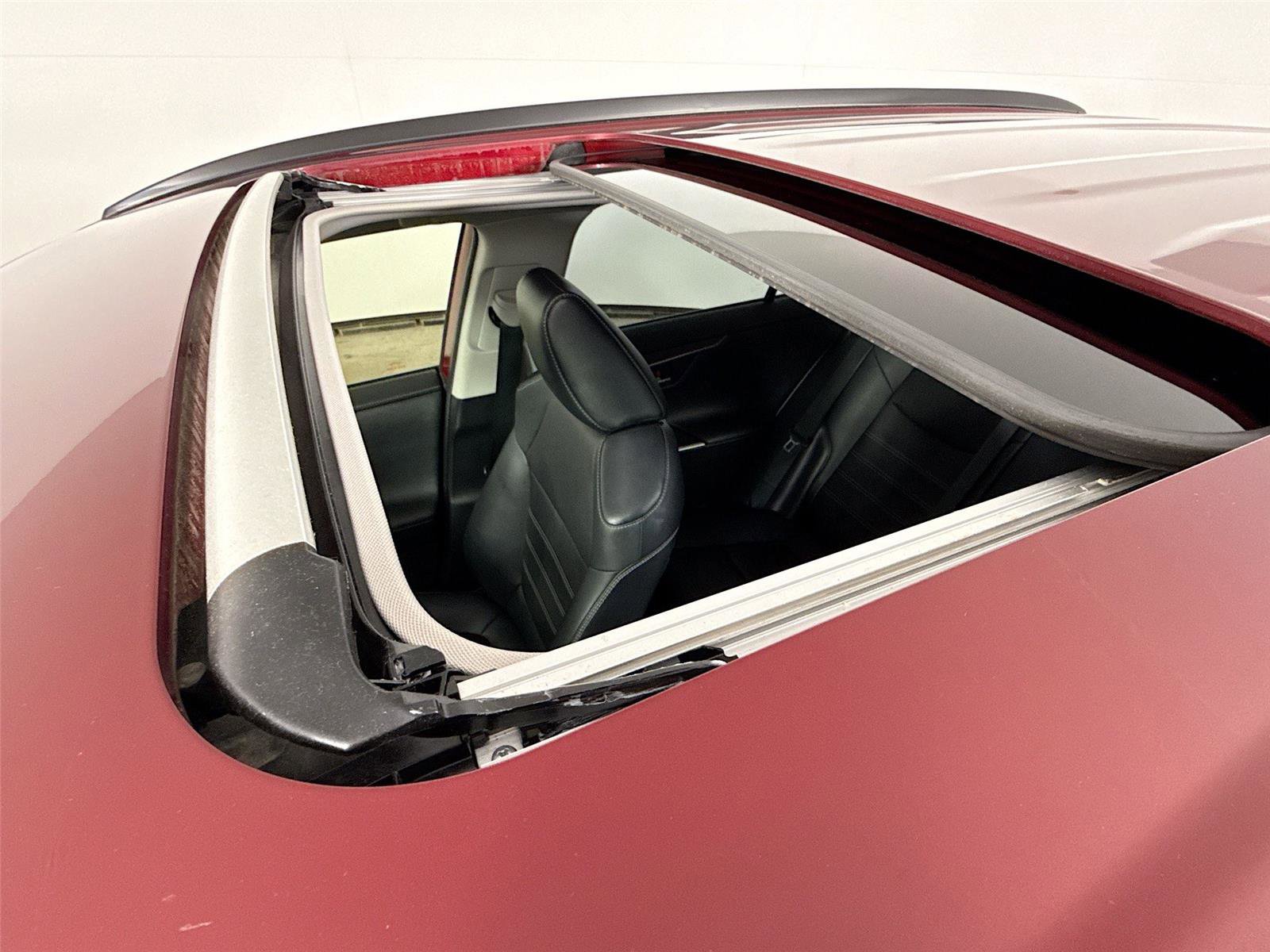 Used 2021 Toyota RAV4 Limited image 23