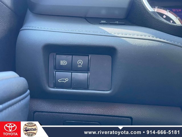 Used 2024 Toyota Highlander XLE AWD/4WD image 21