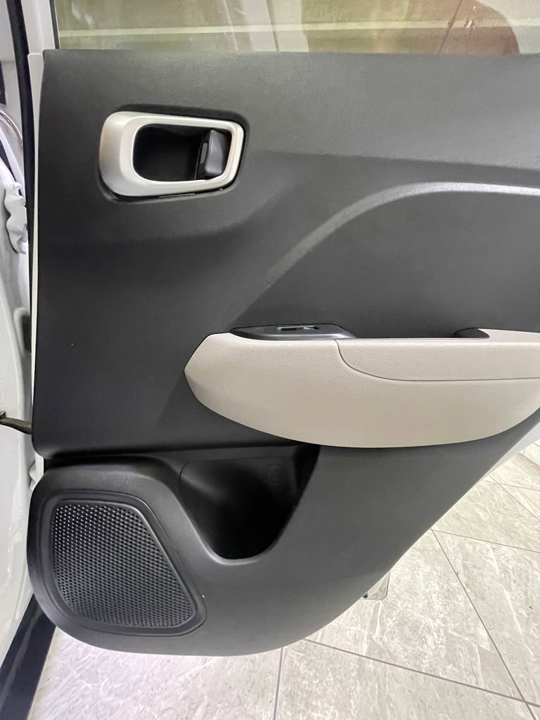 Used 2020 Hyundai Venue SEL image 27