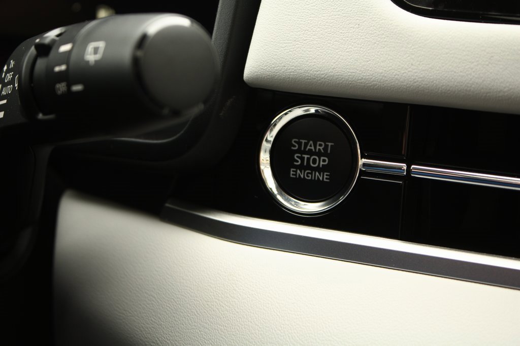 New 2025 Mitsubishi Outlander SE image 23