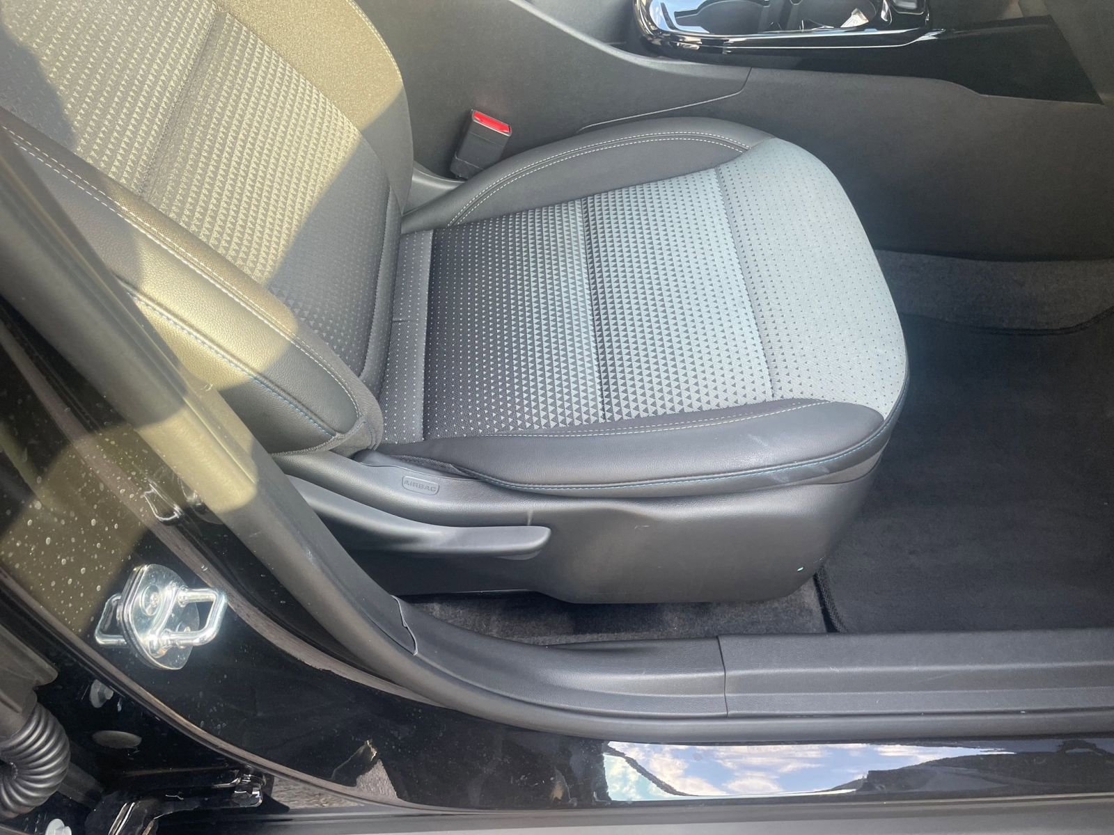 Used 2025 Chevrolet Trax LT image 24