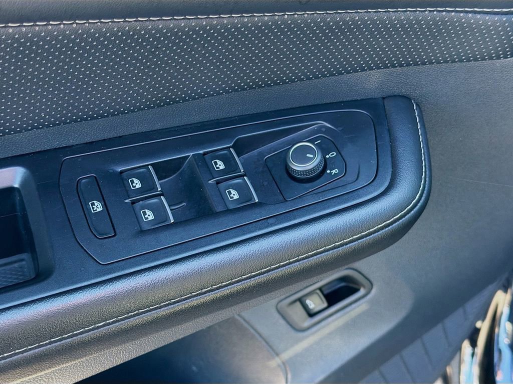 Used 2024 Volkswagen Atlas Cross Sport SE image 25