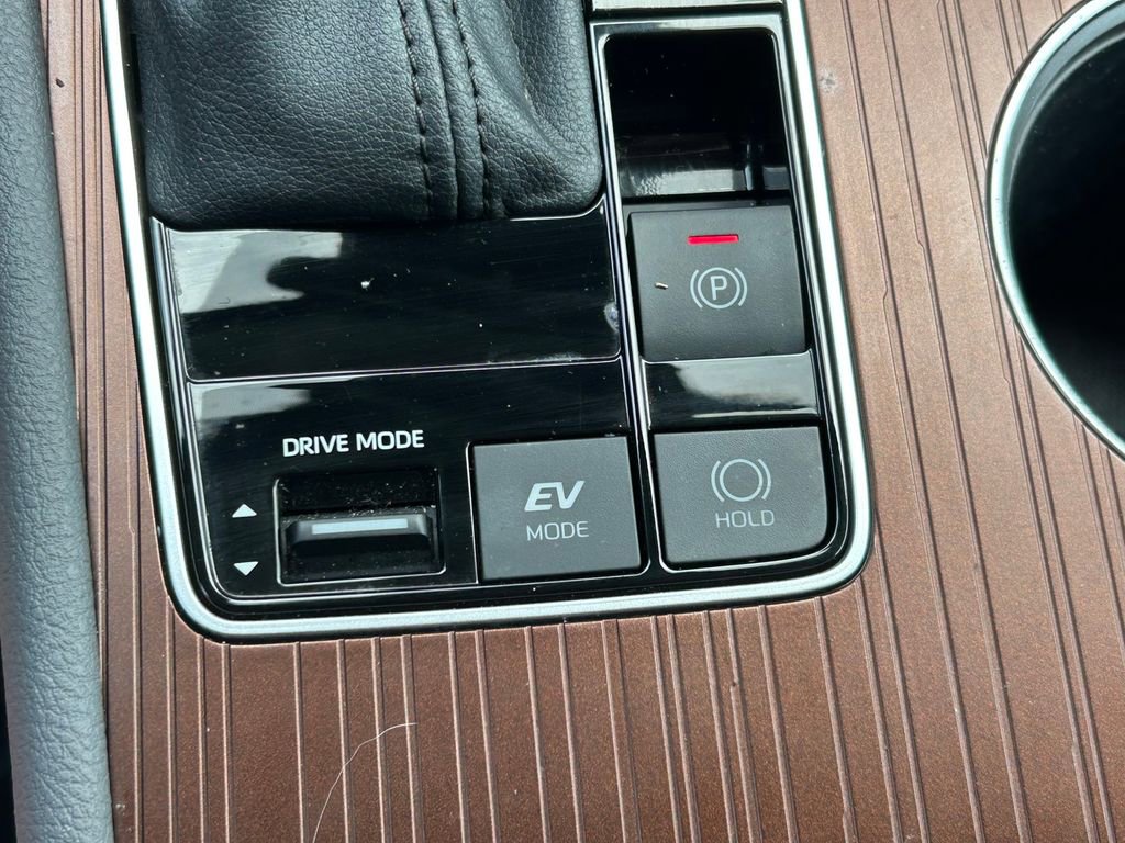 Used 2024 Toyota Sienna XLE w/ XLE Plus Package FWD image 32