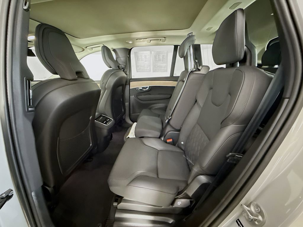 Certified 2025 Volvo XC90 B5 Plus image 4