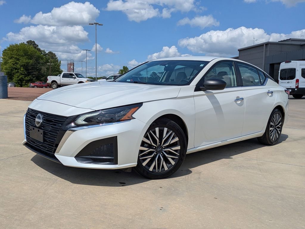Used 2025 Nissan Altima 2.5 SV FWD image 4