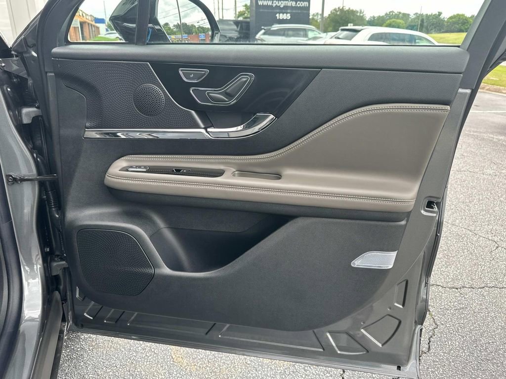 New 2025 Lincoln Corsair FWD w/ Equipment Group 101A image 14
