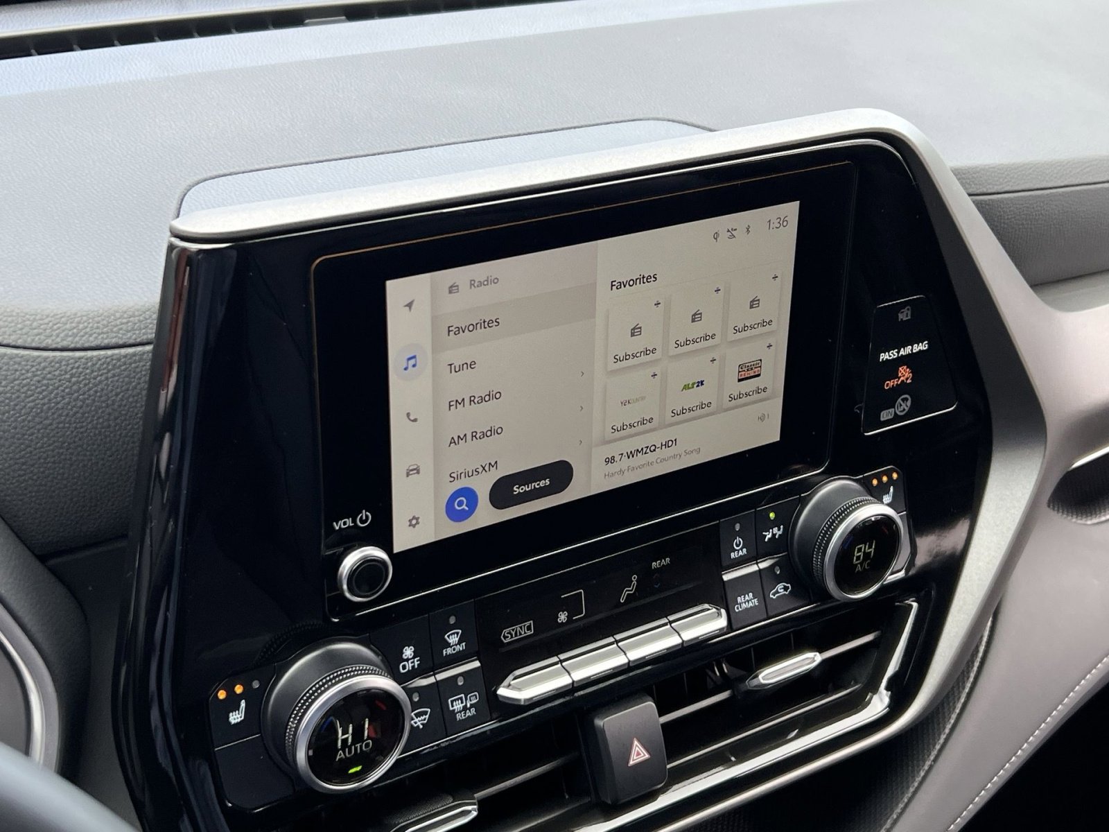 Used 2024 Toyota Highlander XLE image 16