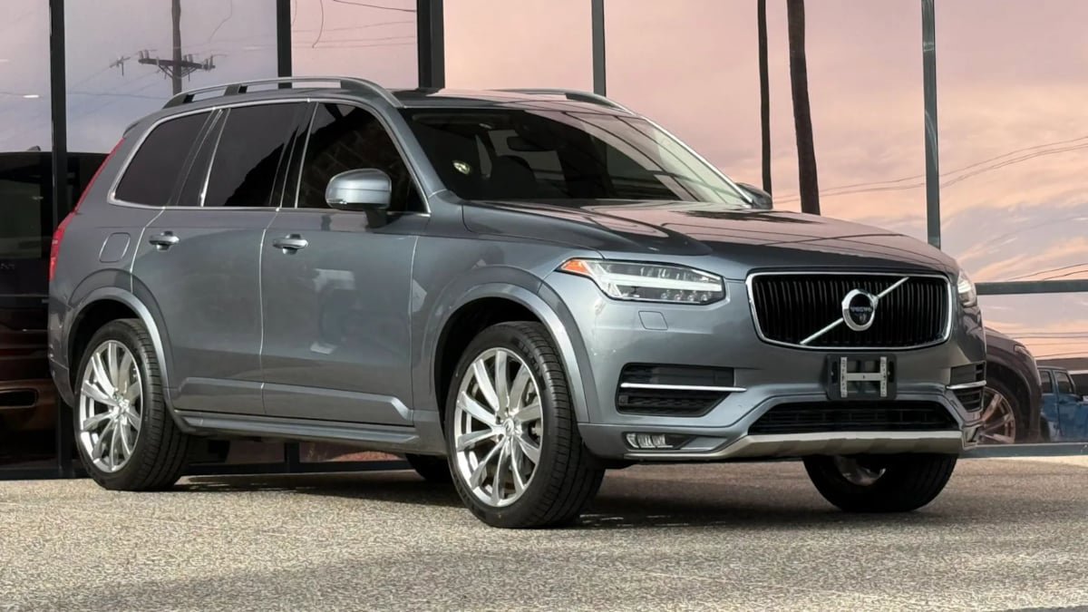 Used 2016 Volvo XC90 T6 Momentum w/ Momentum Plus Package AWD/4WD image 17