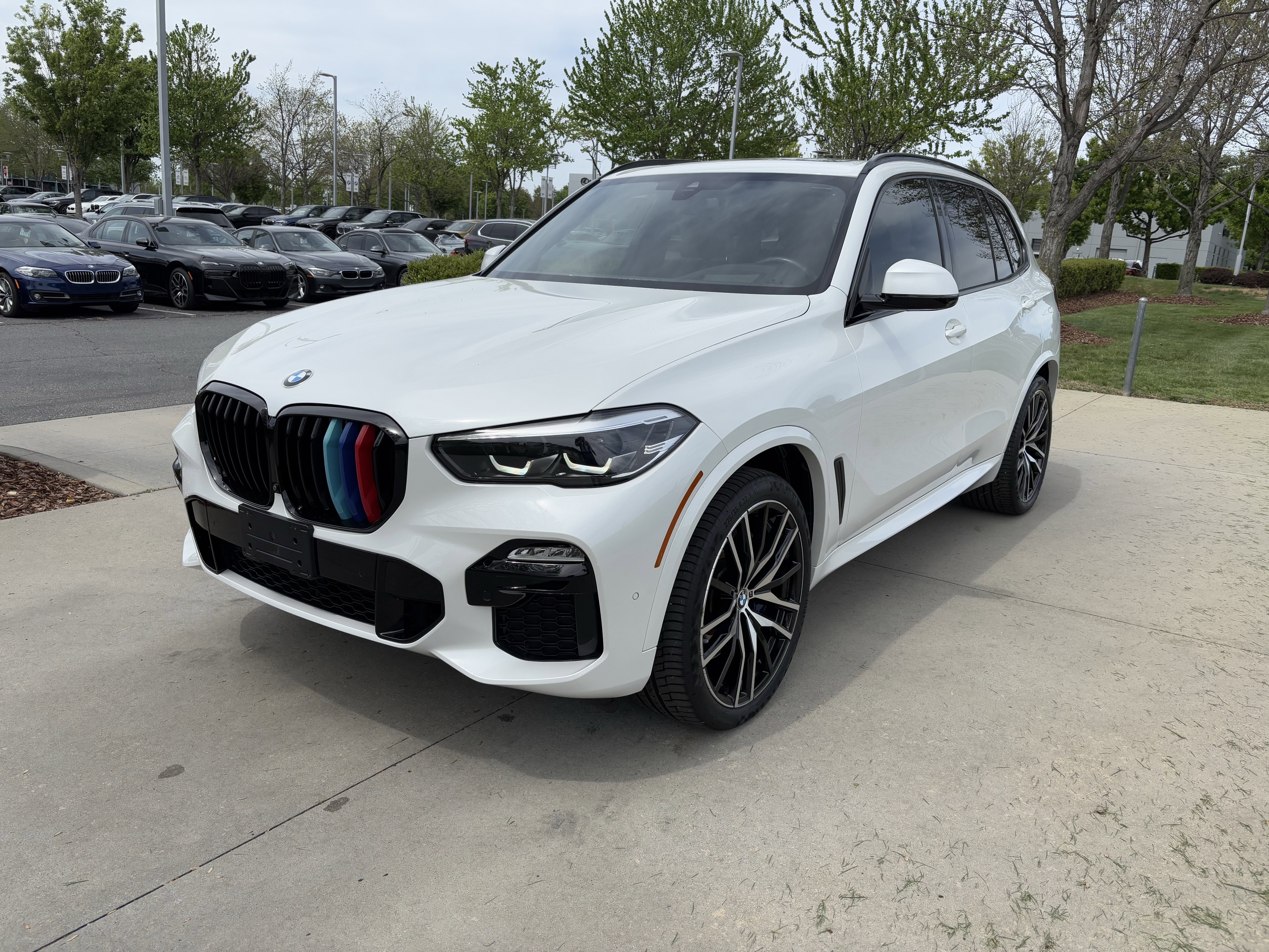 Used 2021 BMW X5 M50i w/ Premium Package image 5