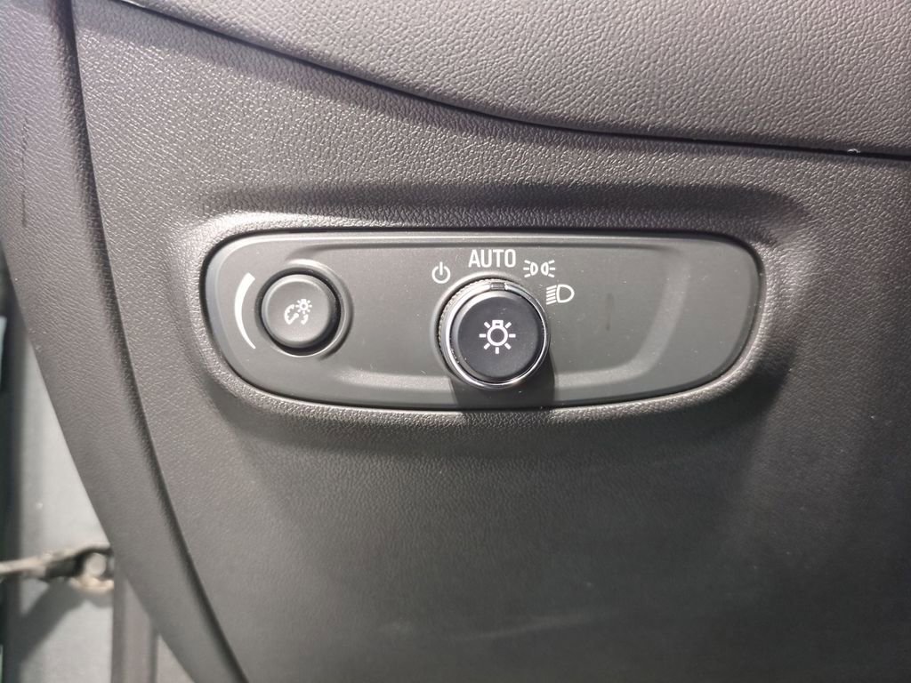 Used 2023 Chevrolet Equinox LT image 28