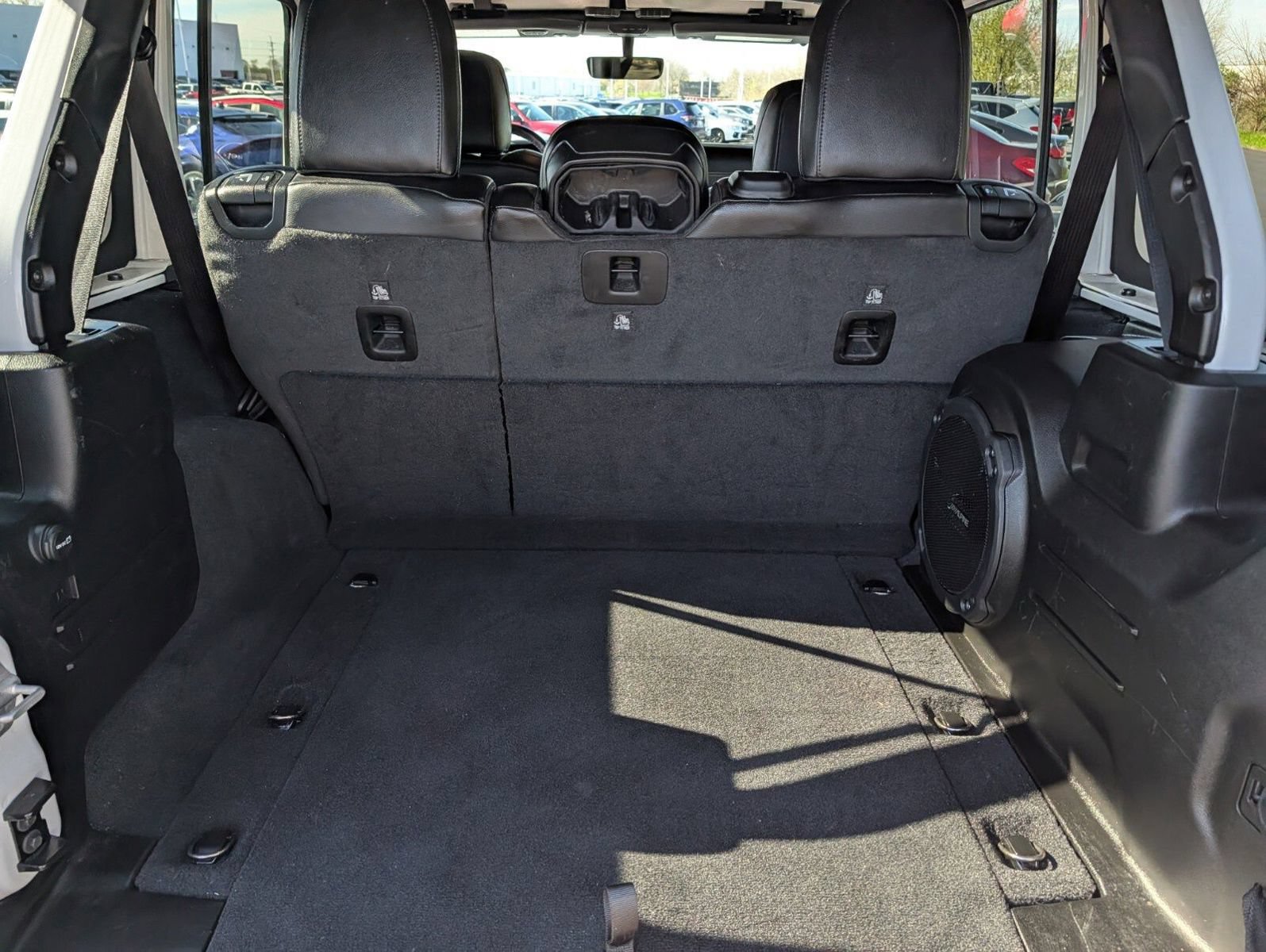 Used 2022 Jeep Wrangler Unlimited Sahara w/ Cold Weather Group AWD/4WD image 21