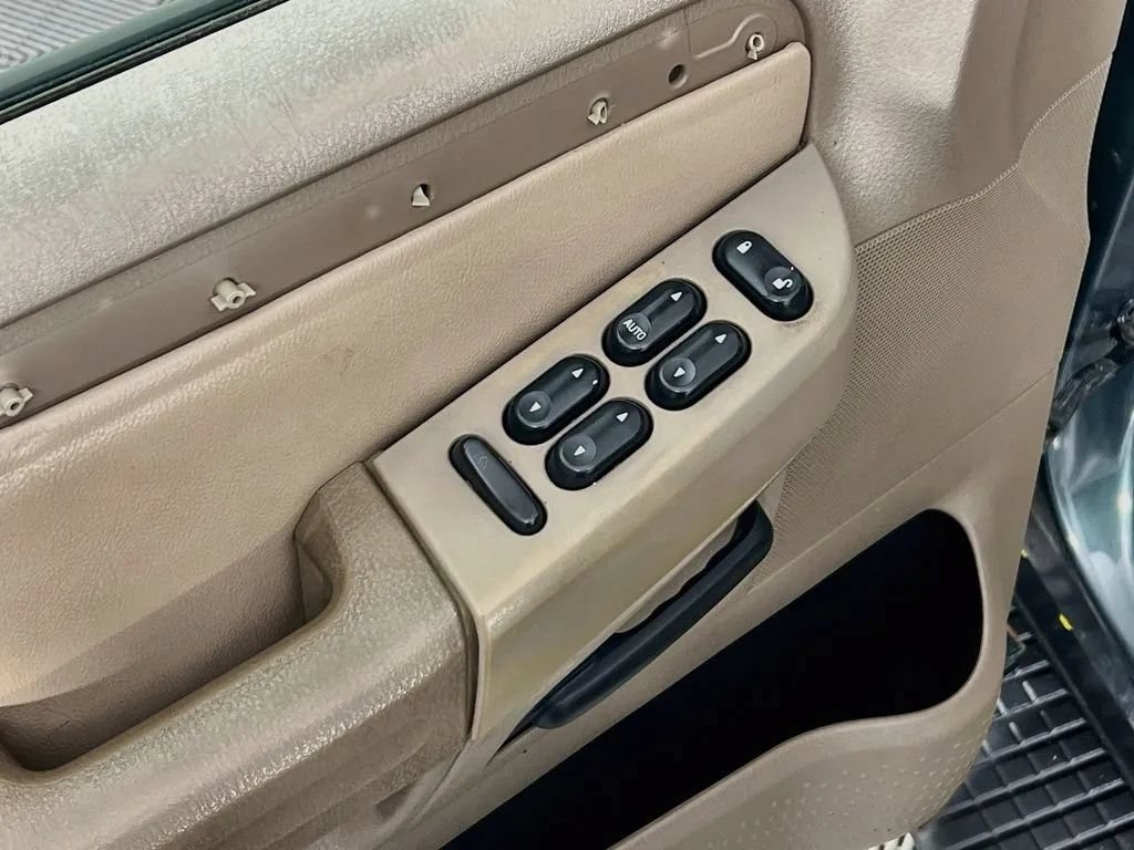 Used 2003 Ford Explorer XLT AWD/4WD image 17