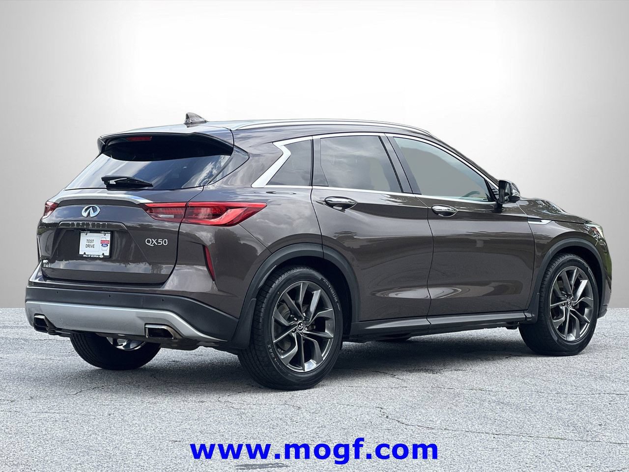 Used 2019 INFINITI QX50 Essential w/ Sensory Package AWD/4WD image 3