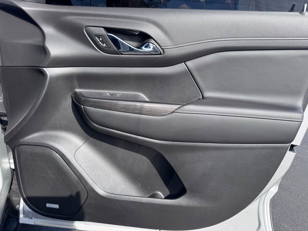 Used 2020 GMC Acadia SLT FWD image 18