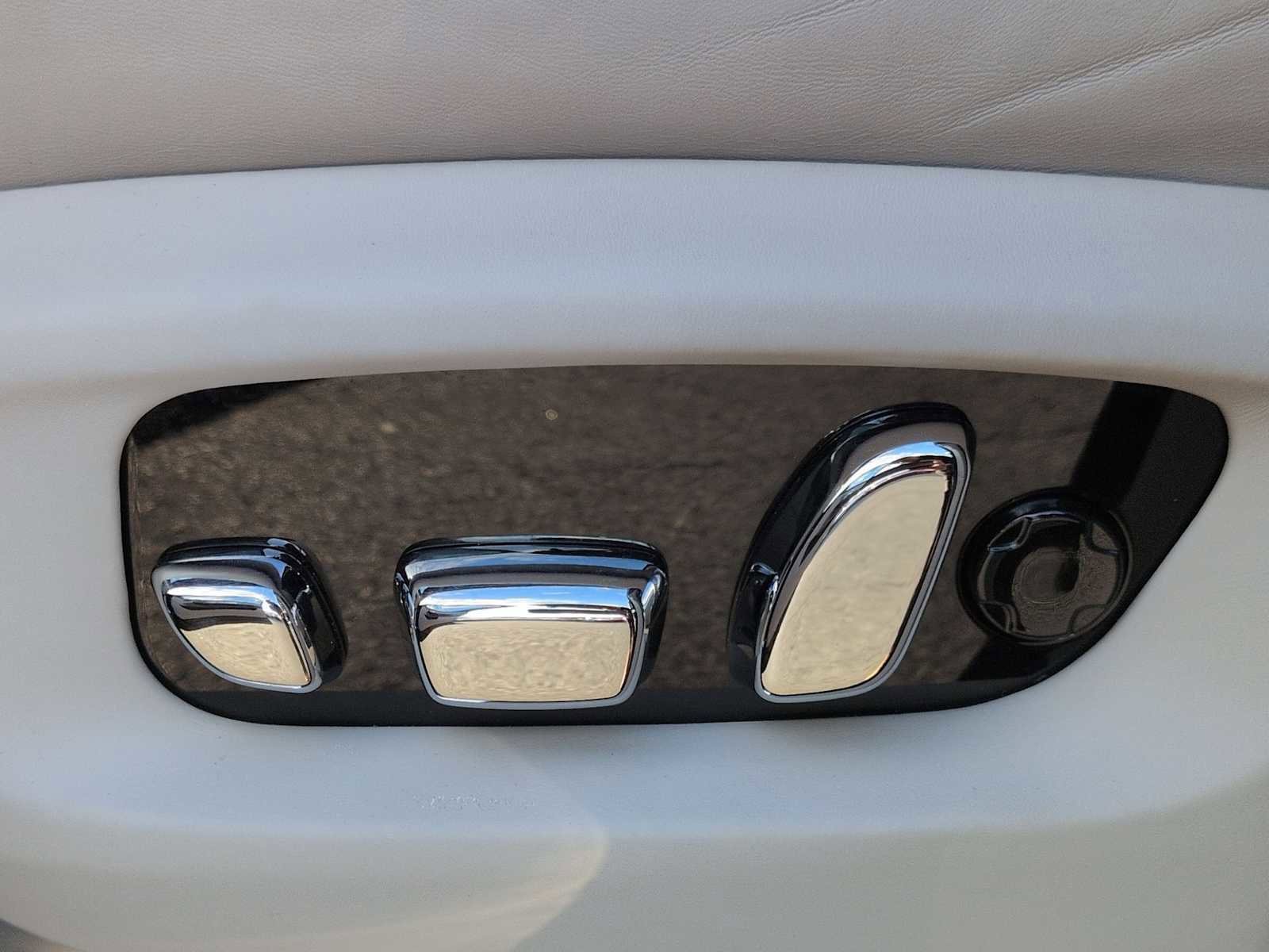 Used 2022 Rolls-Royce Cullinan image 18