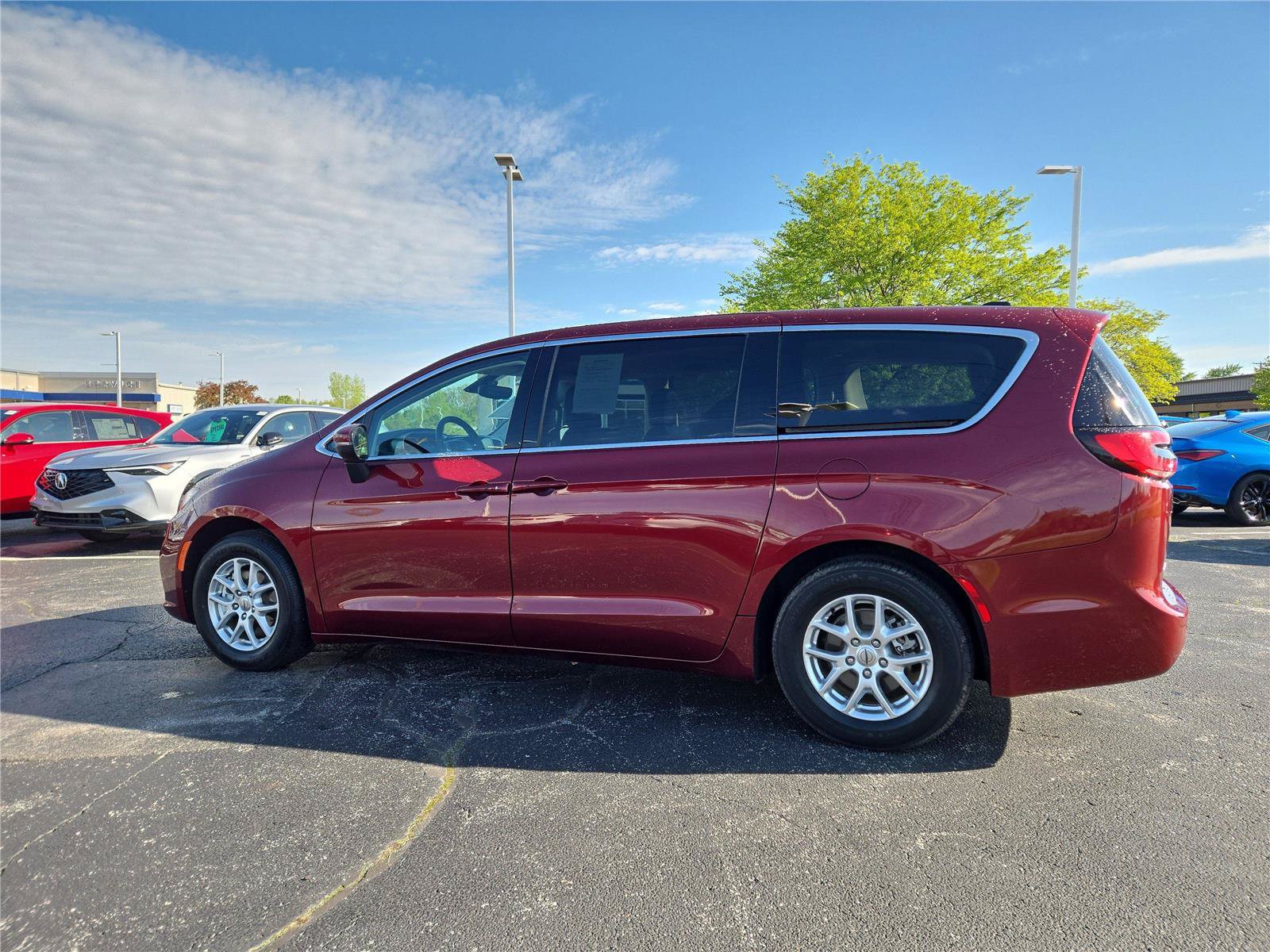 Used 2023 Chrysler Pacifica Touring-L FWD image 24