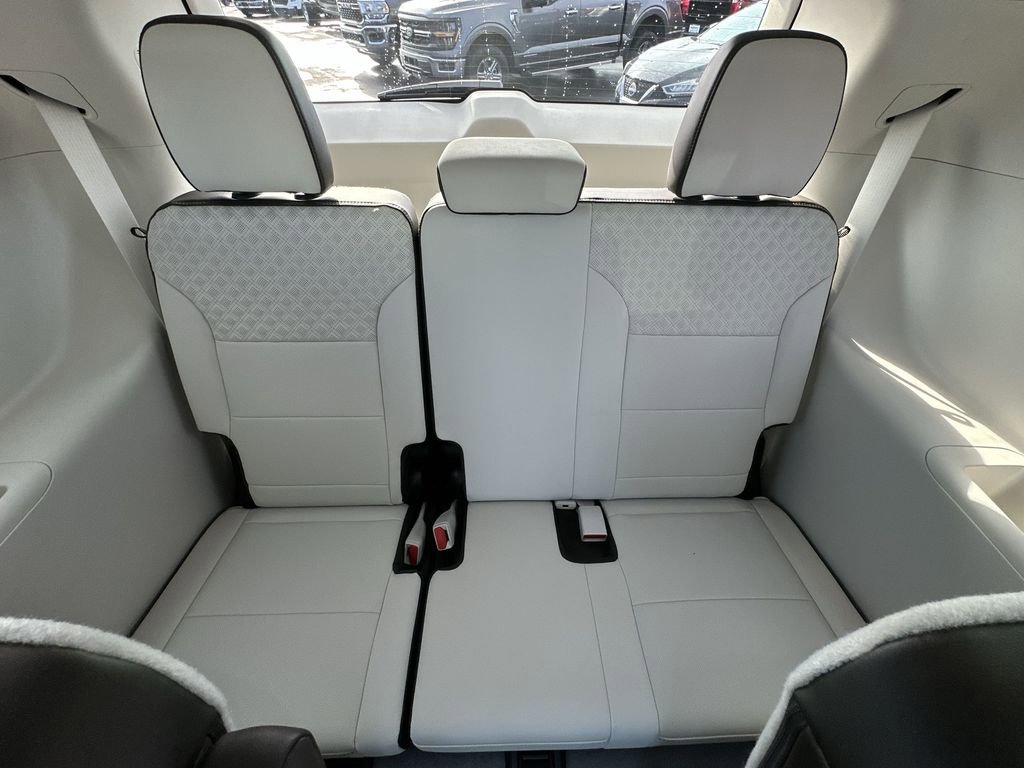 Used 2025 GMC Acadia Denali w/ Super Cruise Package image 24