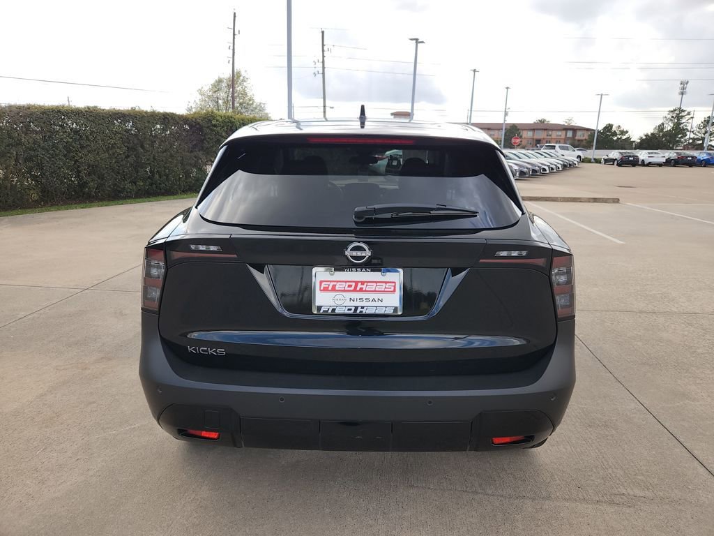 Used 2025 Nissan Kicks SV image 6