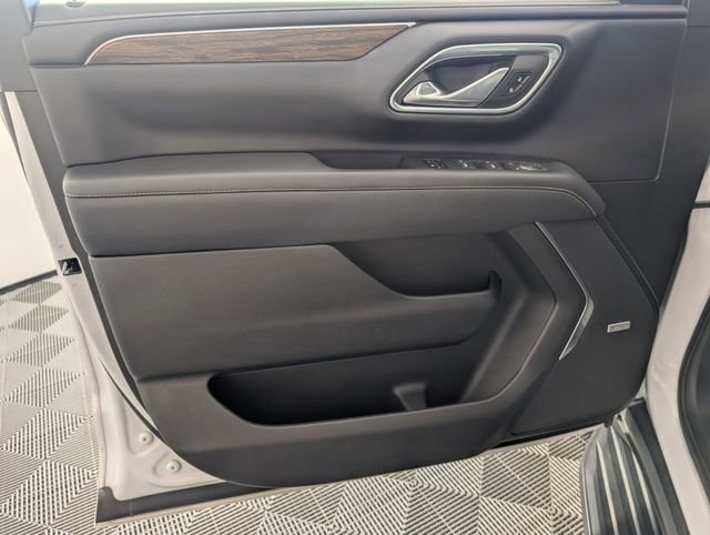 Used 2023 Chevrolet Suburban Premier image 10