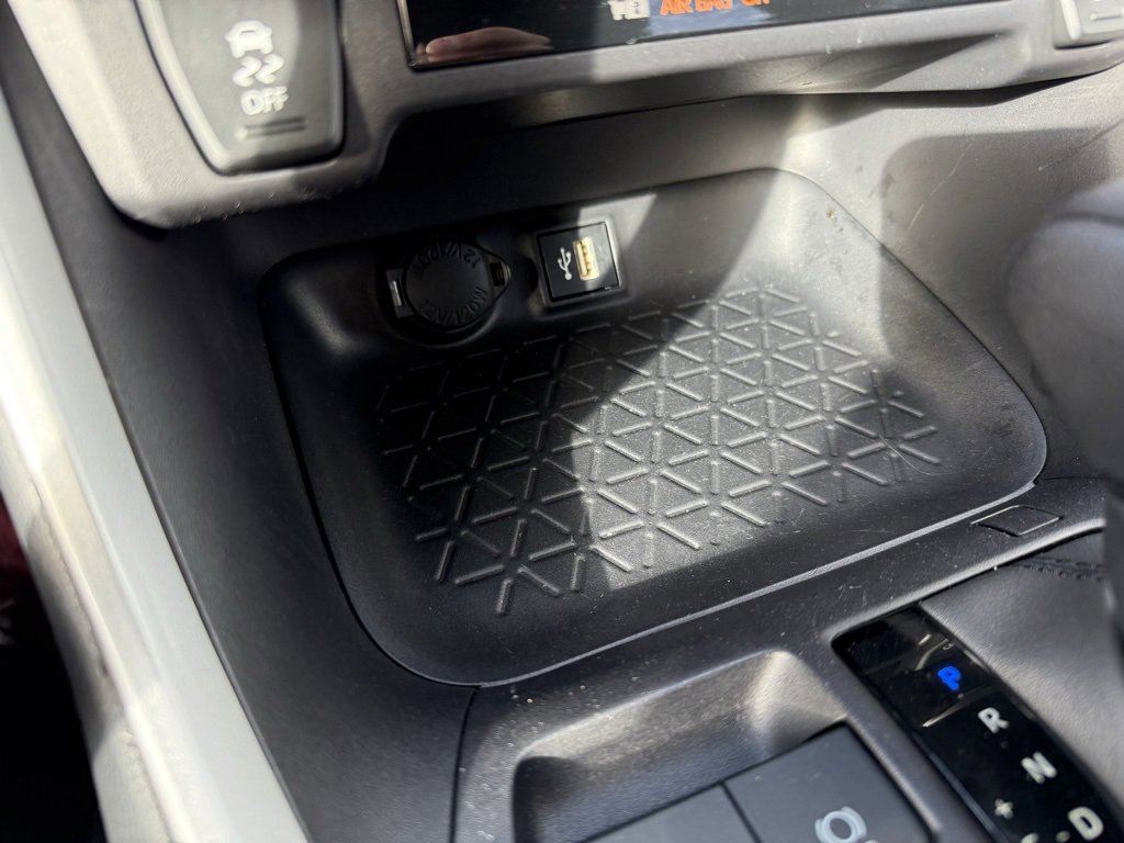 Used 2025 Toyota RAV4 XLE image 24