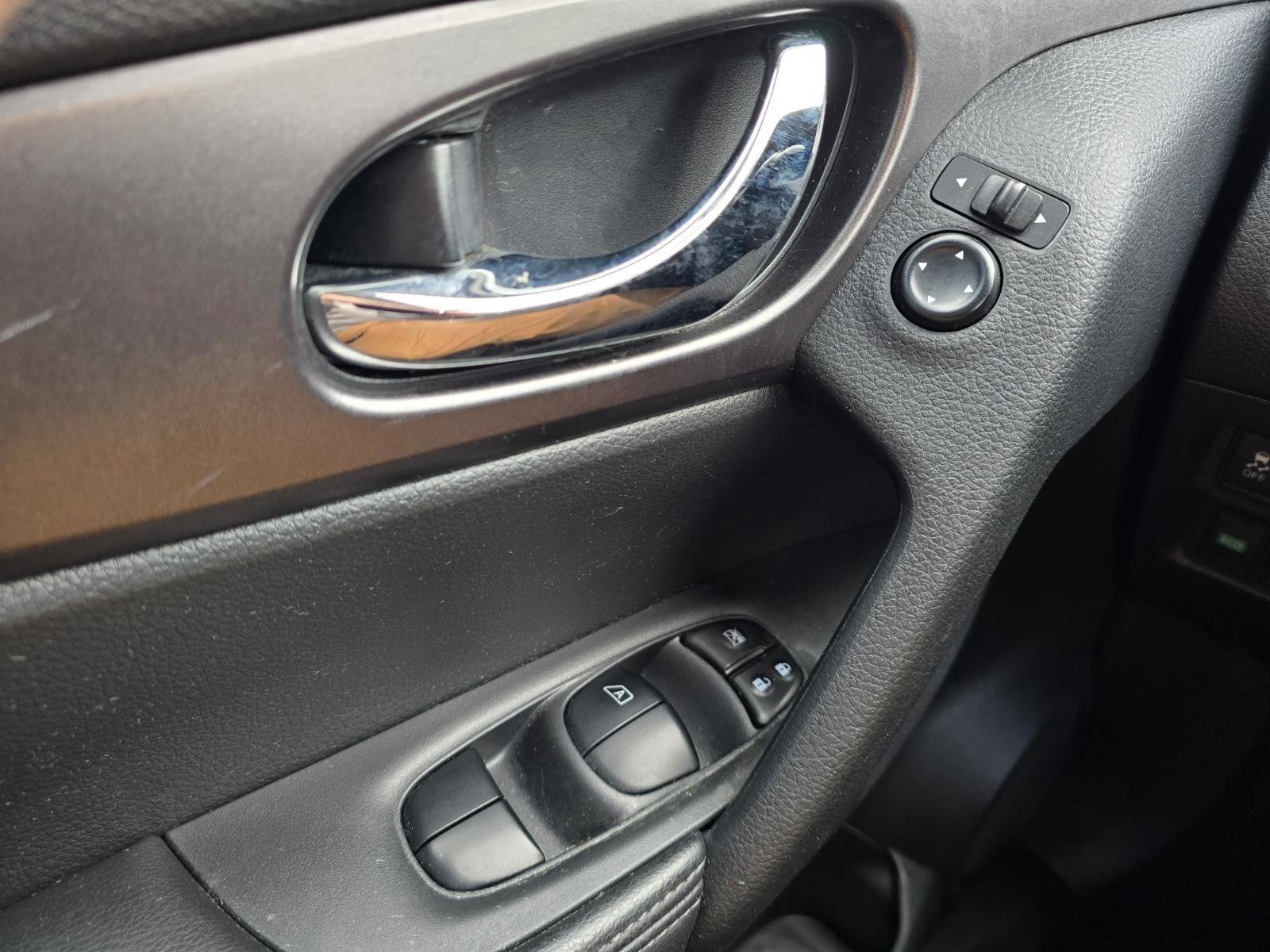 Used 2016 Nissan Rogue SV w/ SV Premium Package image 22