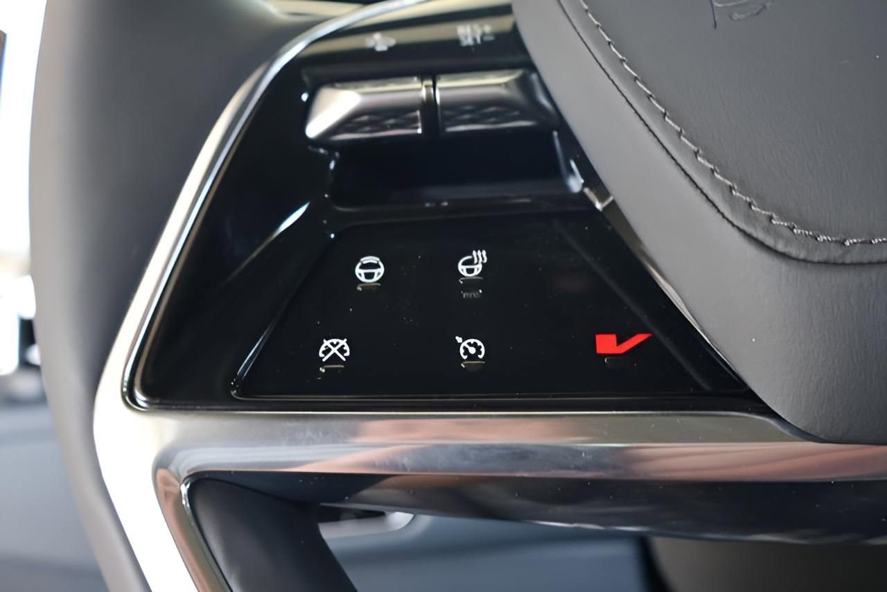 New 2025 Cadillac Escalade IQ Luxury 2 w/ LPO, Radiant Package image 20