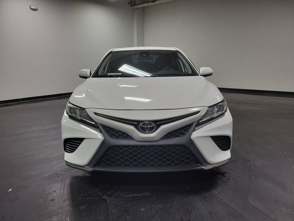 Used 2019 Toyota Camry SE FWD image 2