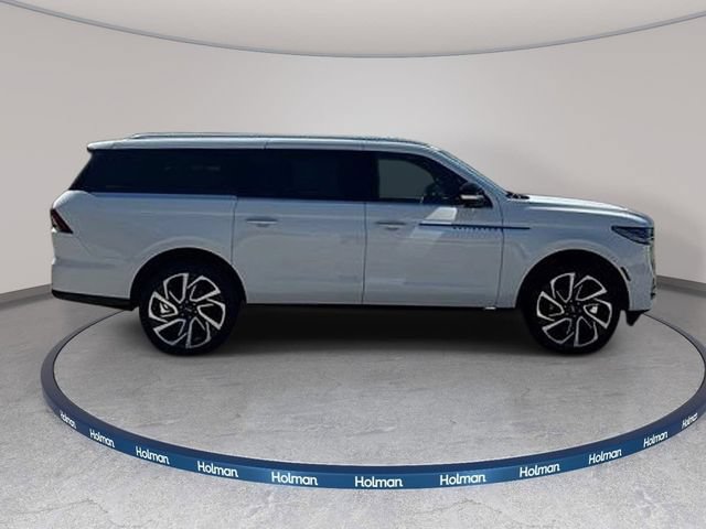 New 2026 Lincoln Navigator L Reserve AWD/4WD image 4
