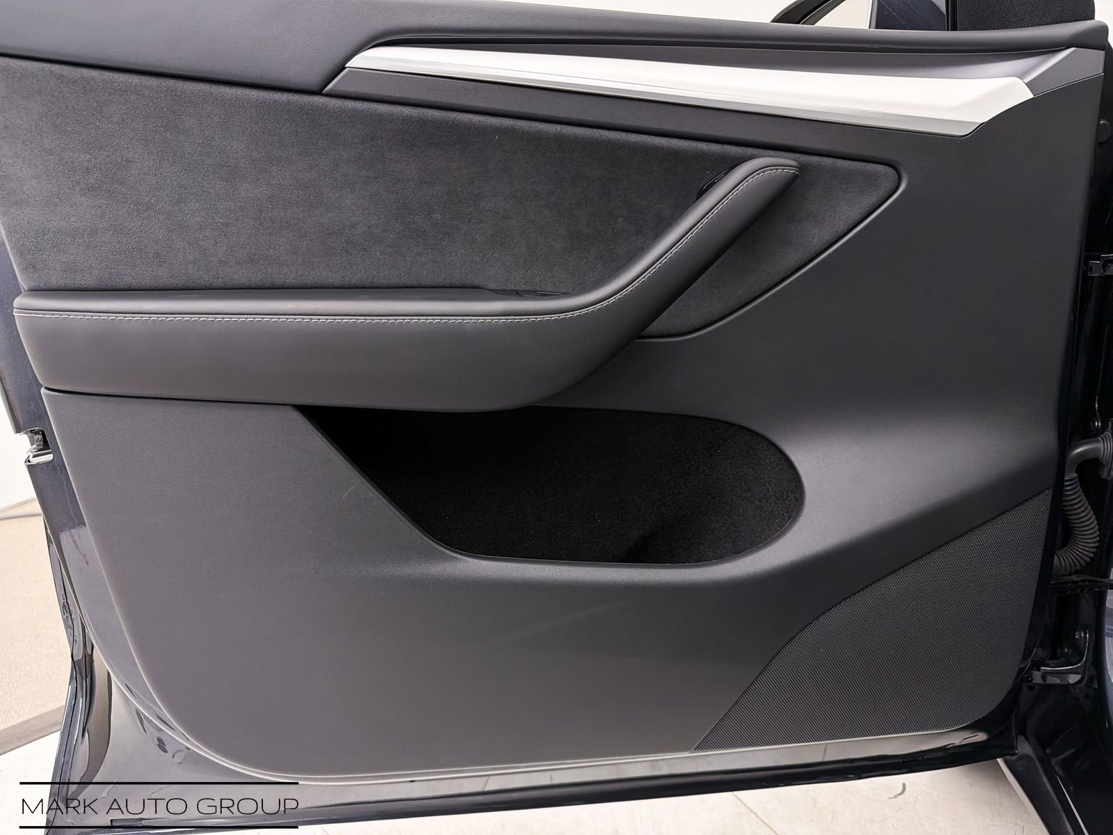 Used 2024 Tesla Model Y Long Range image 16