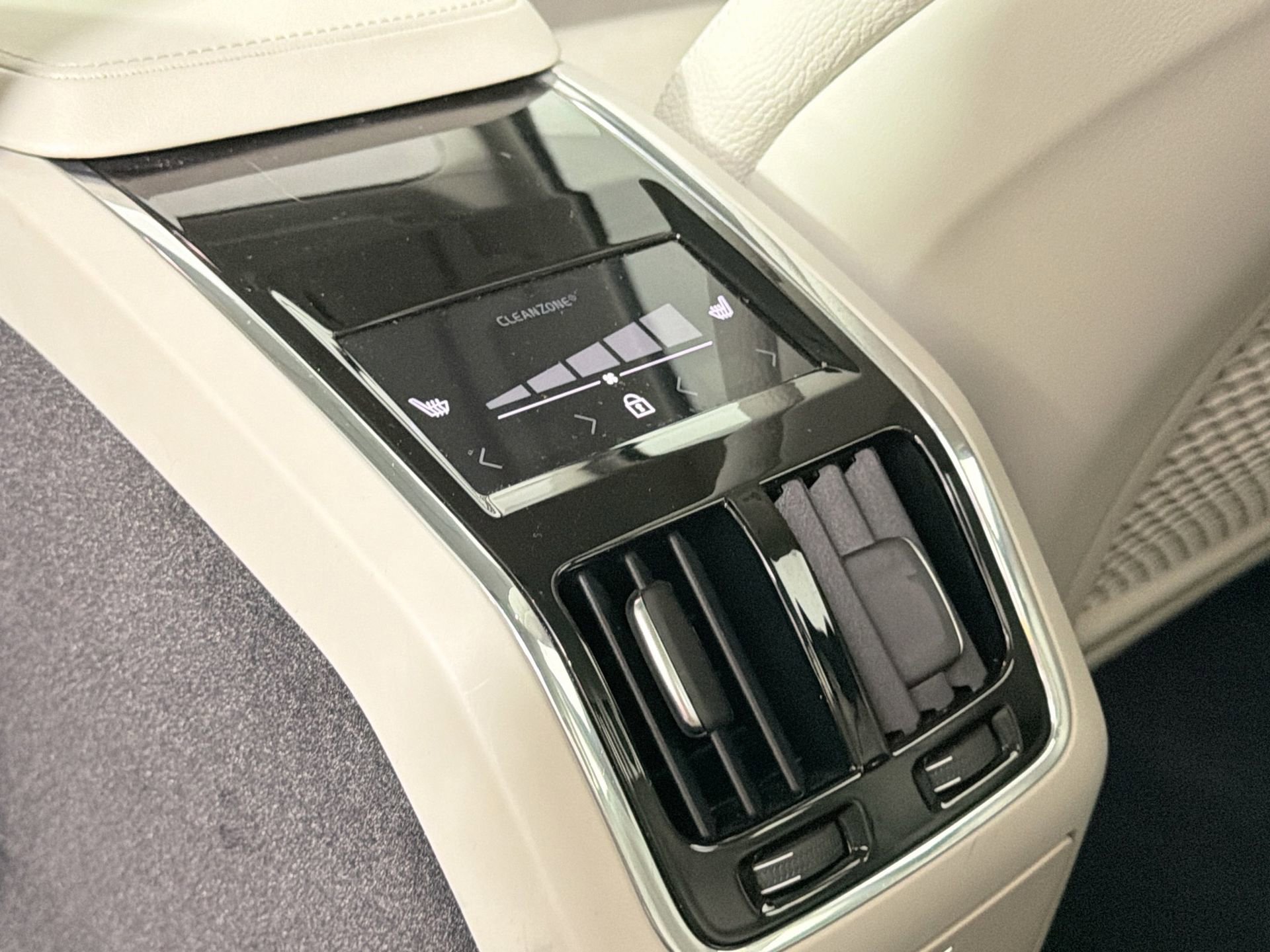 Certified 2023 Volvo S90 B6 Plus w/ Protection Package Premier image 27