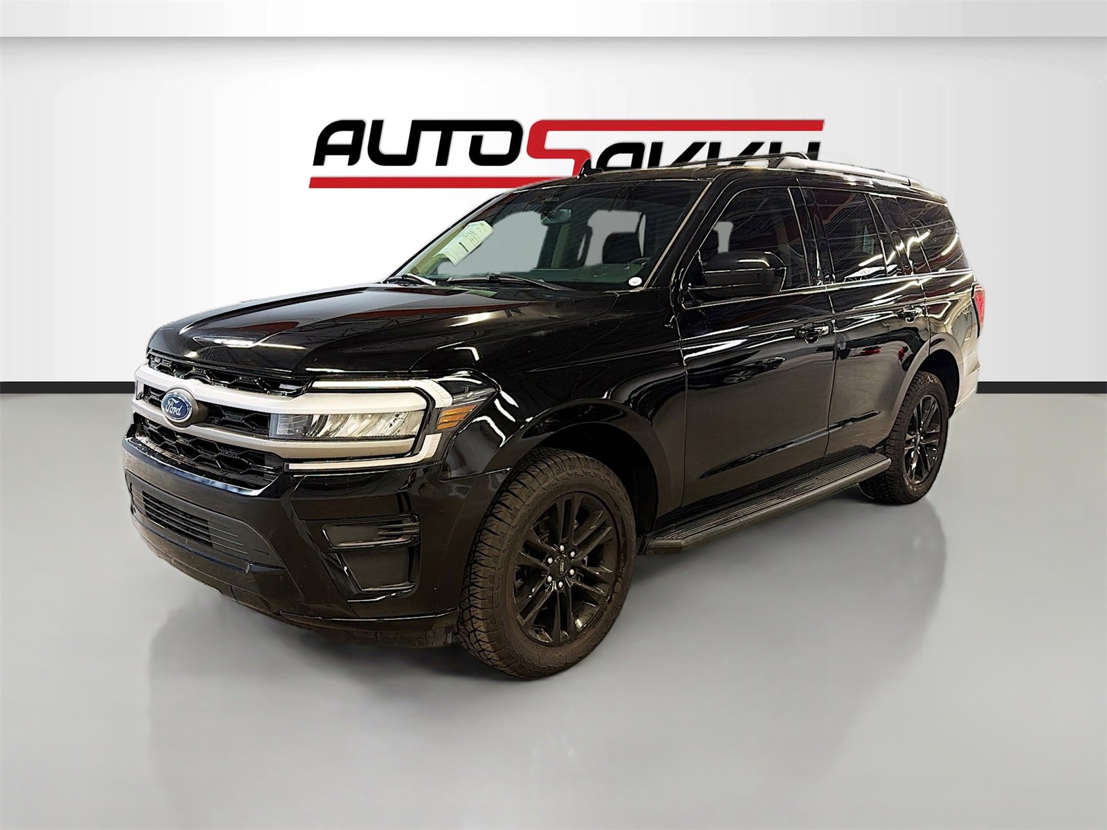 Used 2024 Ford Expedition XLT image 3