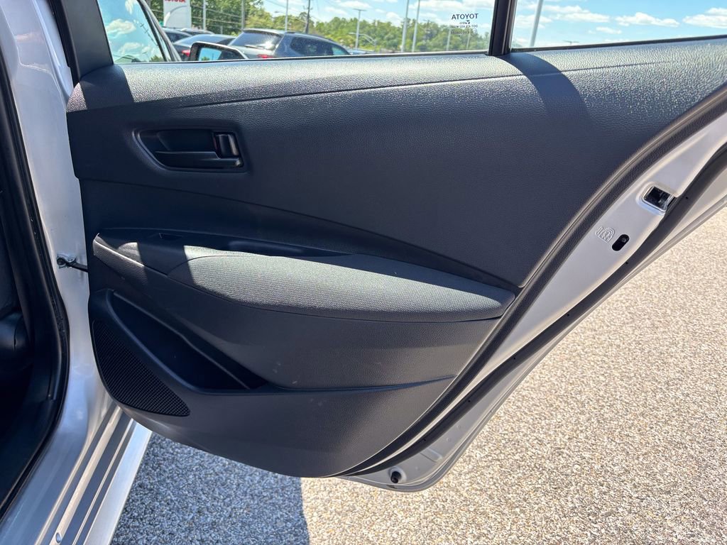 Used 2025 Toyota Corolla LE FWD image 37