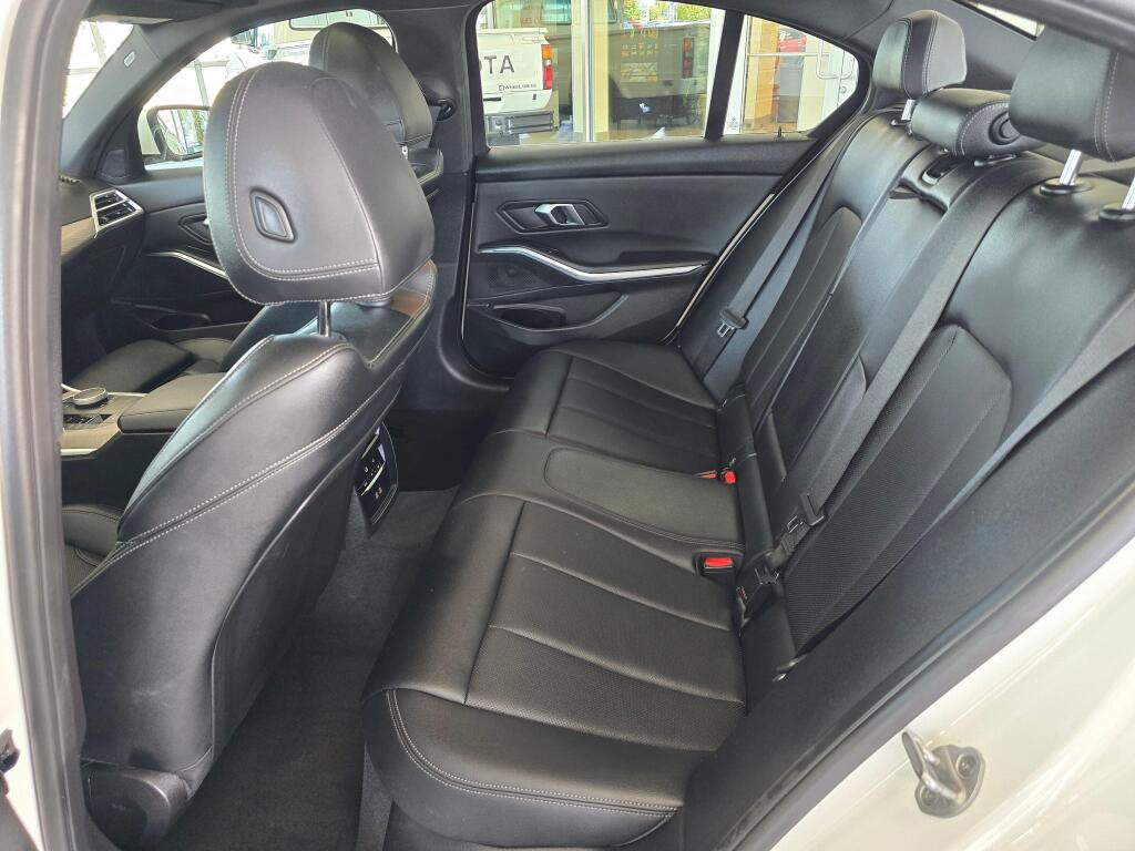 Used 2025 BMW 330i Sedan RWD image 36