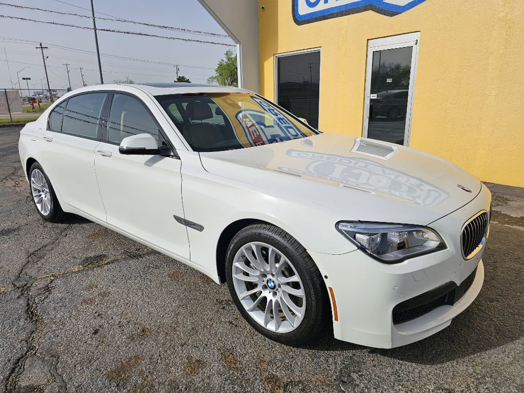 Used 2015 BMW 750Li xDrive image 9