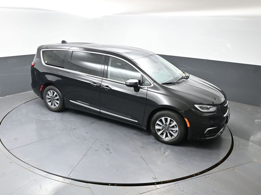 Used 2023 Chrysler Pacifica Limited FWD image 44
