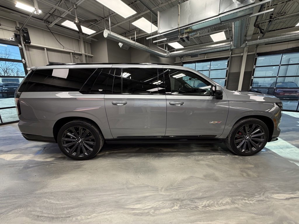 Used 2025 Cadillac Escalade ESV V image 44