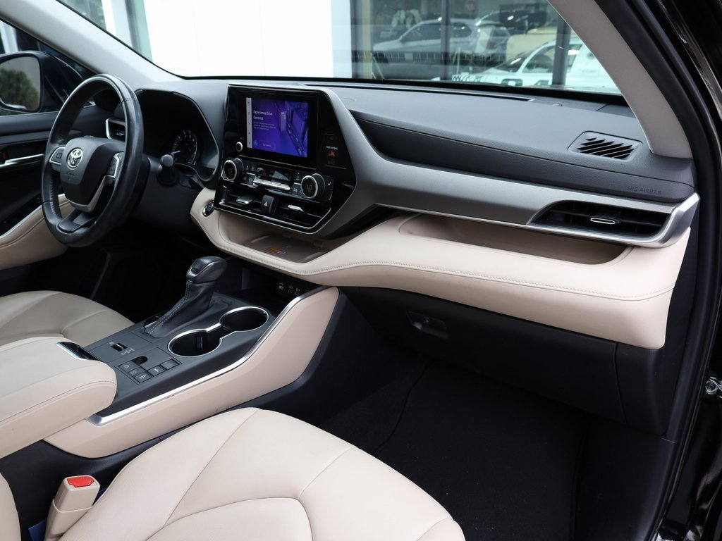 Used 2023 Toyota Highlander XLE image 19