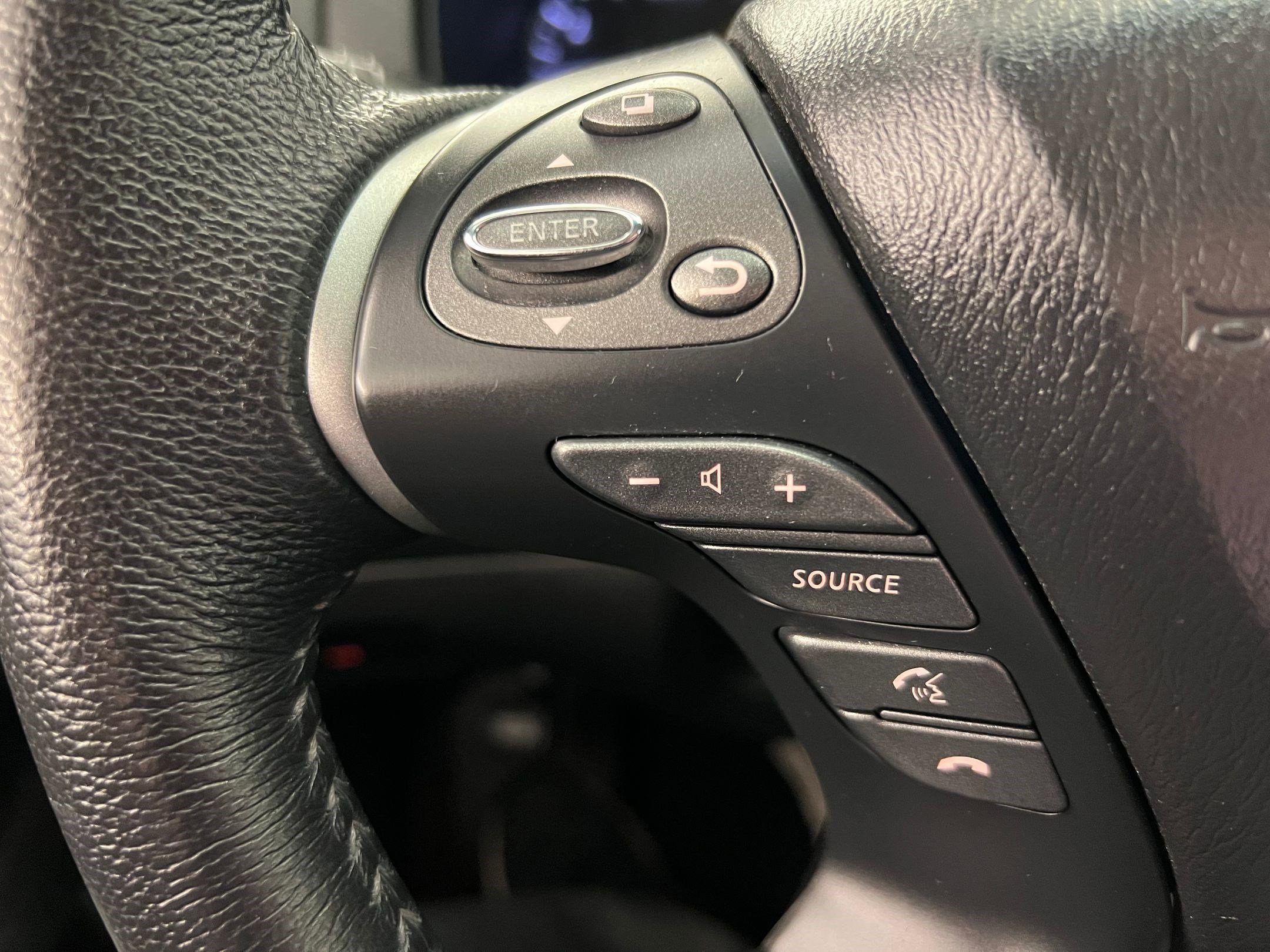 Used 2013 Nissan Pathfinder SV image 15