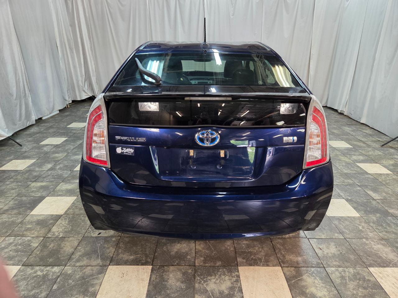 Used 2015 Toyota Prius Five w/ Advanced Technology Package FWD image 4