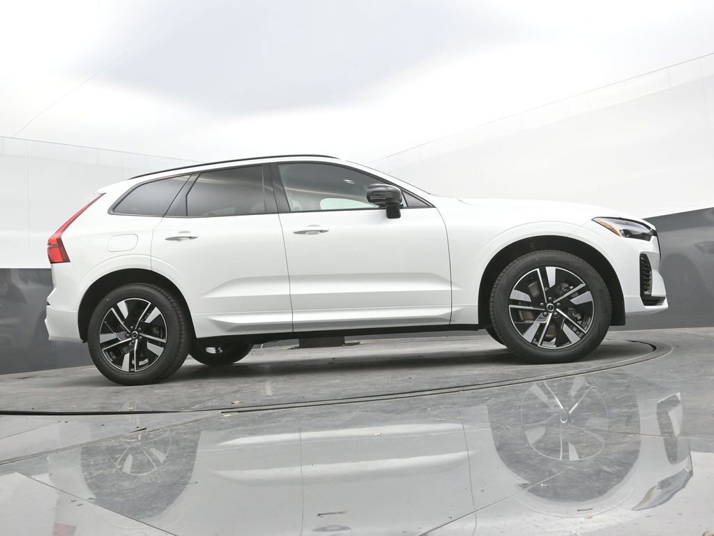 New 2026 Volvo XC60 T8 Core w/ Climate Package image 37