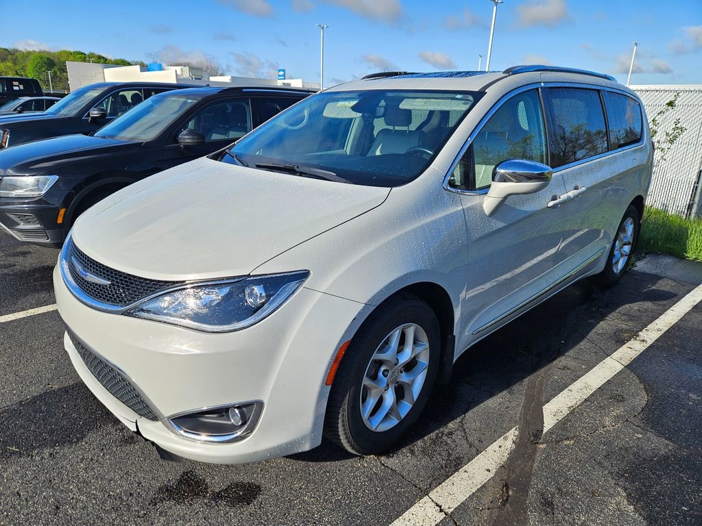Used 2019 Chrysler Pacifica Limited FWD image 1