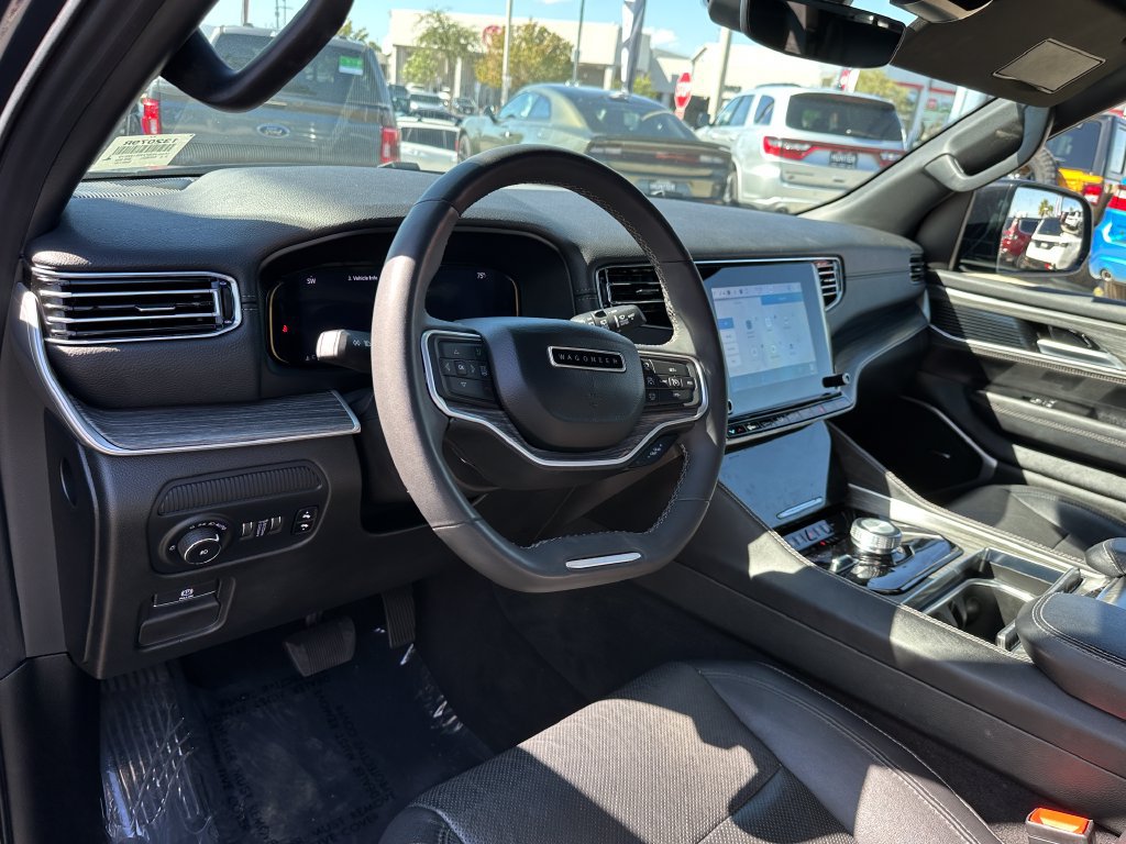 Certified 2024 Jeep Wagoneer L Series II AWD/4WD image 23