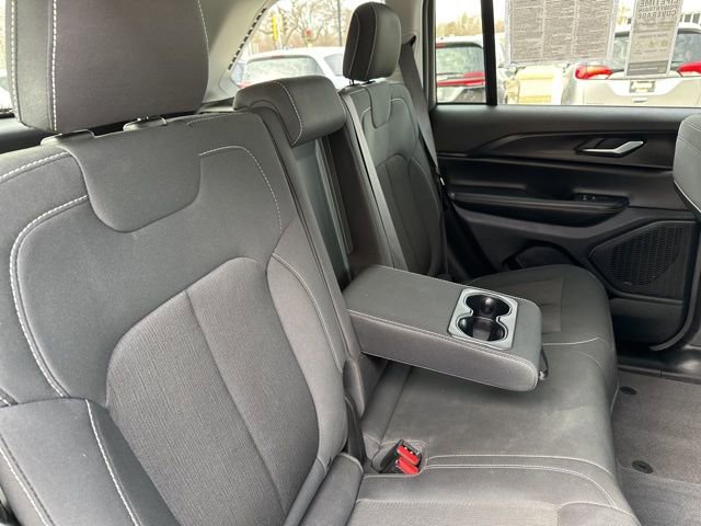 Used 2023 Jeep Grand Cherokee Laredo image 51