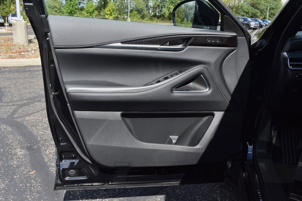 New 2026 INFINITI QX60 Autograph w/ Dark Cargo Package image 9