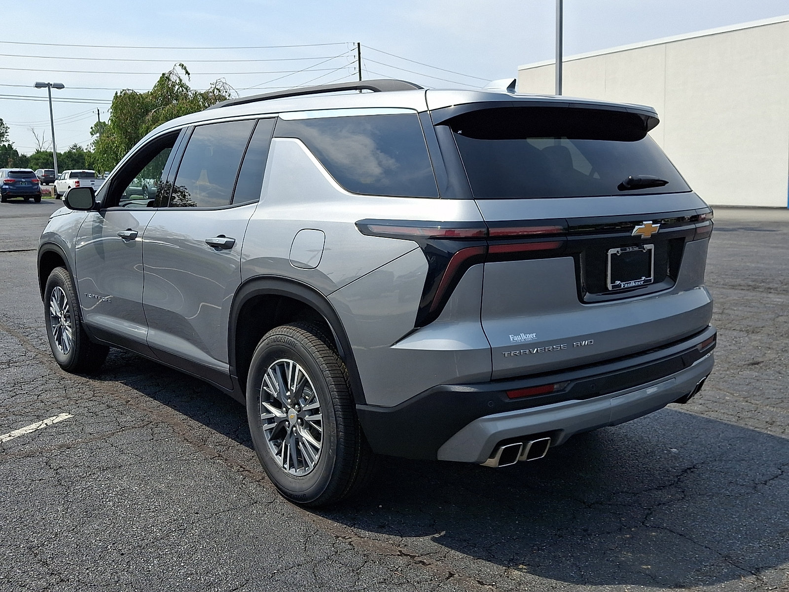 Used 2025 Chevrolet Traverse LT AWD/4WD image 4