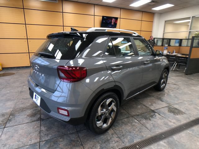 Used 2022 Hyundai Venue Limited w/ Cargo Package FWD image 7