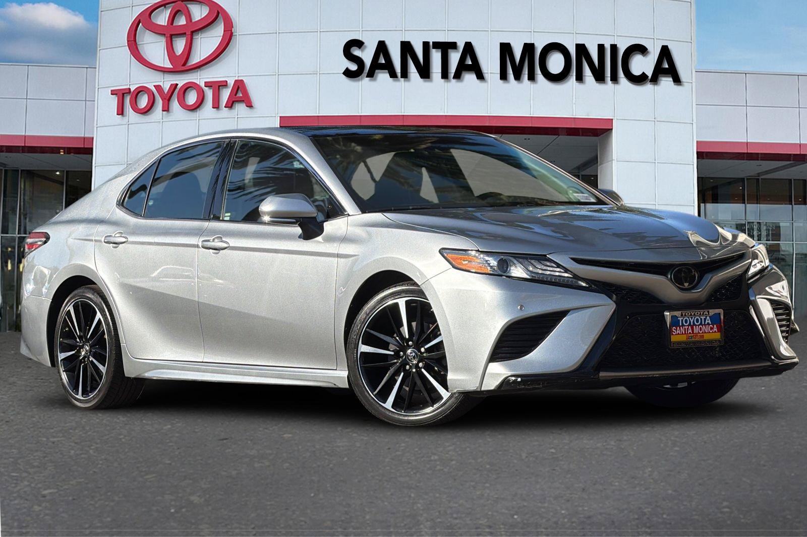 Used 2018 Toyota Camry XSE FWD image 1