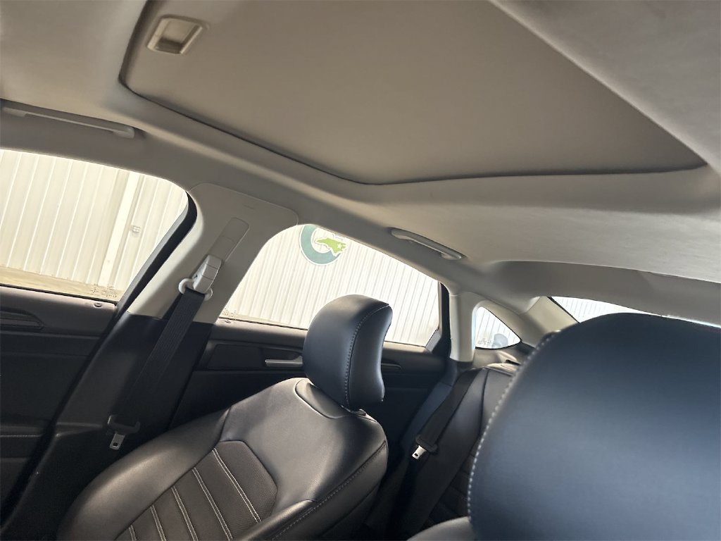 Used 2018 Ford Fusion SE w/ Equipment Group 201A FWD image 4
