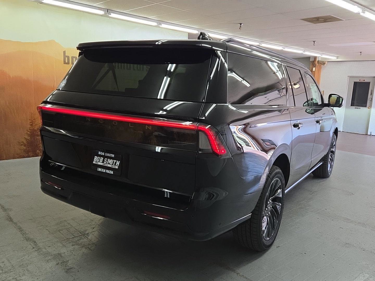 New 2025 Lincoln Navigator L Reserve w/ Jet Appearance Package image 27