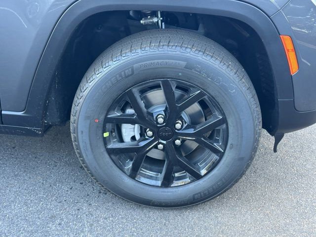 New 2025 Jeep Grand Cherokee Laredo image 12